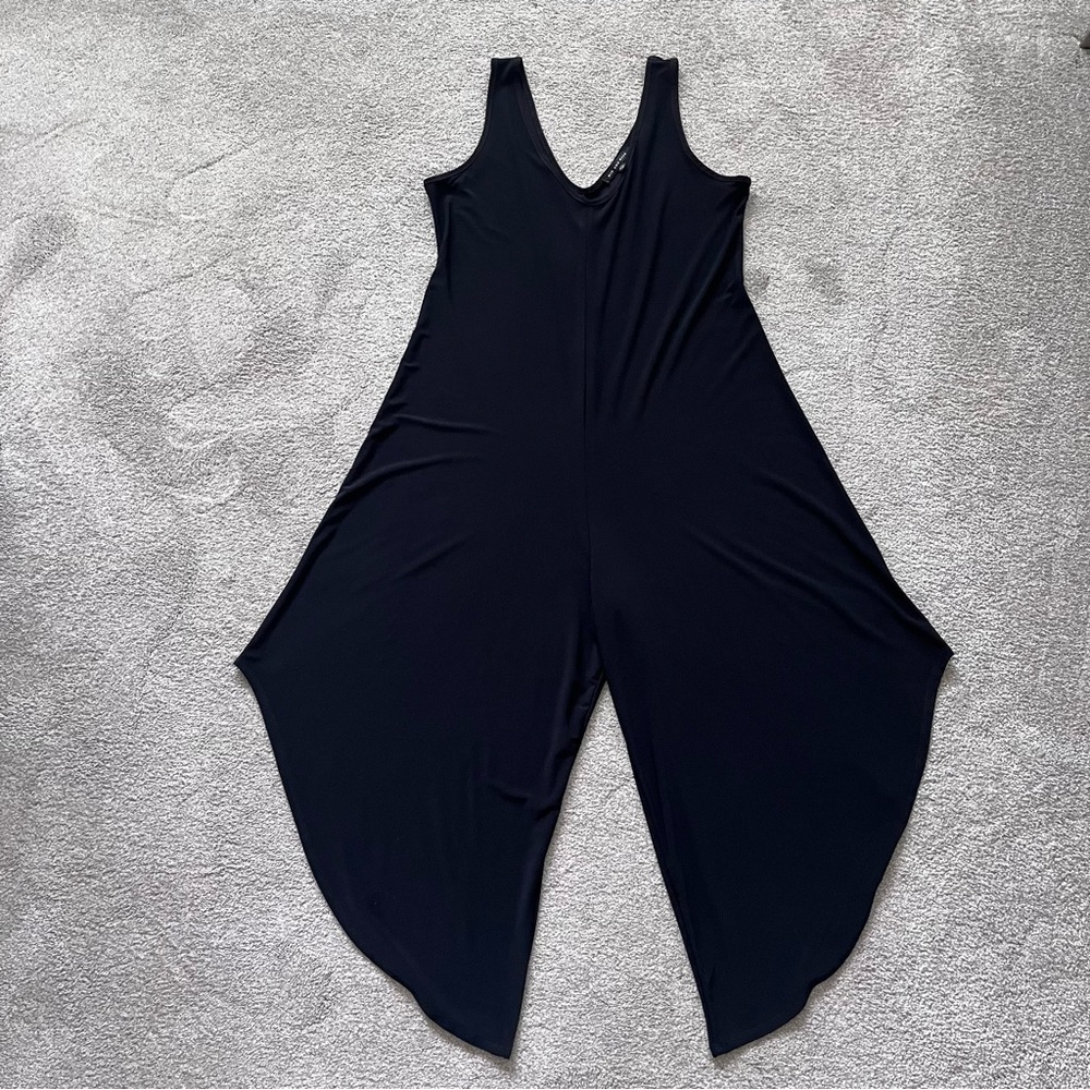 Nik and Nash Black Jumpsuit Romper Wide High Cut Legs Sleeveless V Neck Med EUC